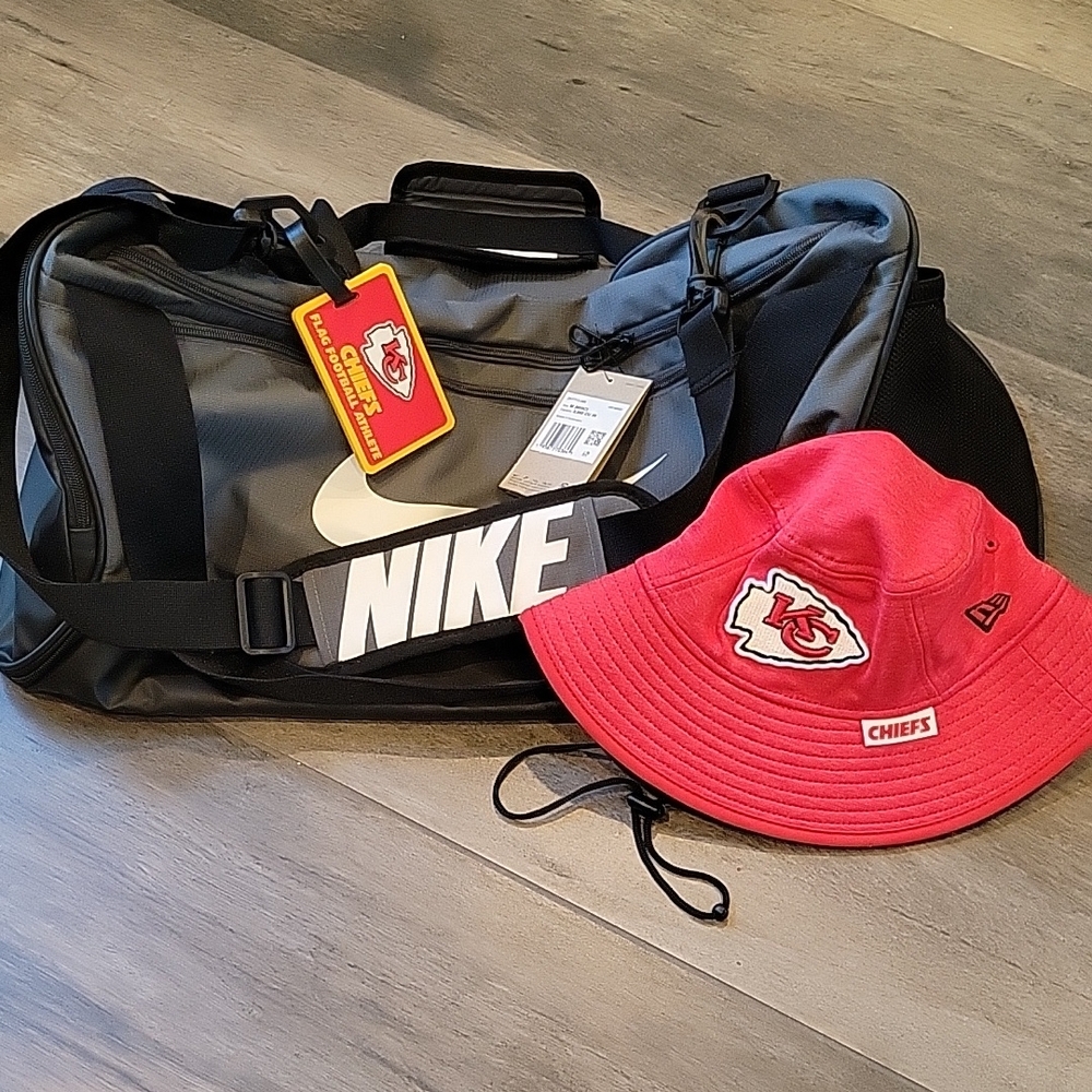NWT Nike NFL KC Chiefs fan gift pack: duffle, bucket hat, luggage tag